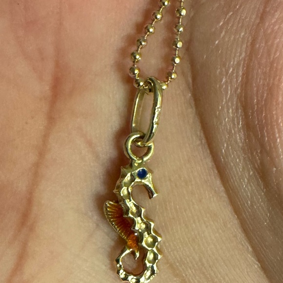 14K Gold Seahorse Pendant charm - Picture 2 of 4